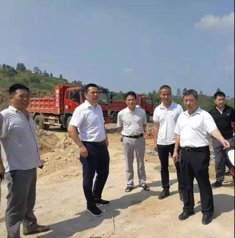 王智刚到中益村督导产业扶贫工作