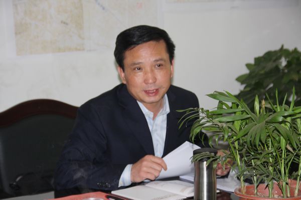 实业公司董事长刘祖社汇报湖南亿利金属制品有限公司董事长唐铁美汇报