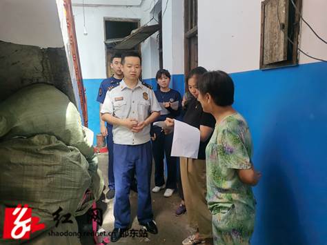 市消防救援大队开展居民自建房“地毯式”消防安全摸排行动_邵阳头条网