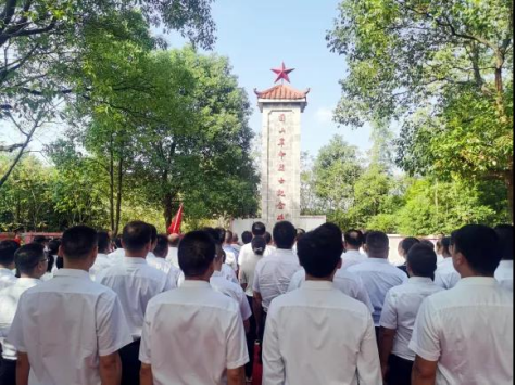 烈士纪念日这天，邵东各界人士到团山烈士陵园缅怀英烈_邵阳头条网