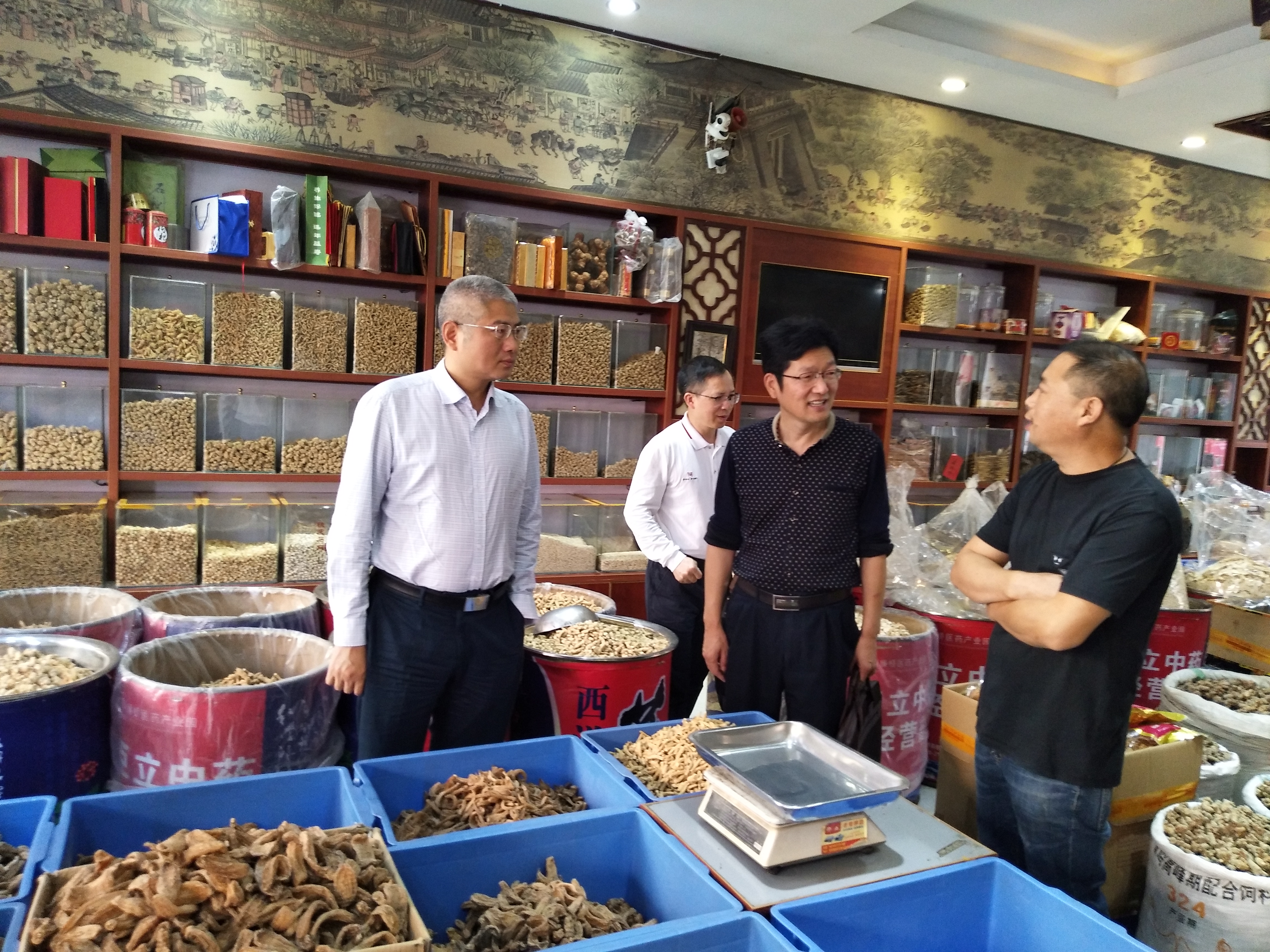 覃永忠到邵东市调研化妆品及廉桥中药材市场监管工作