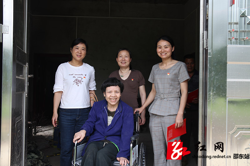 邵东县妇联党员干部认领微心愿温暖贫困户(图2)