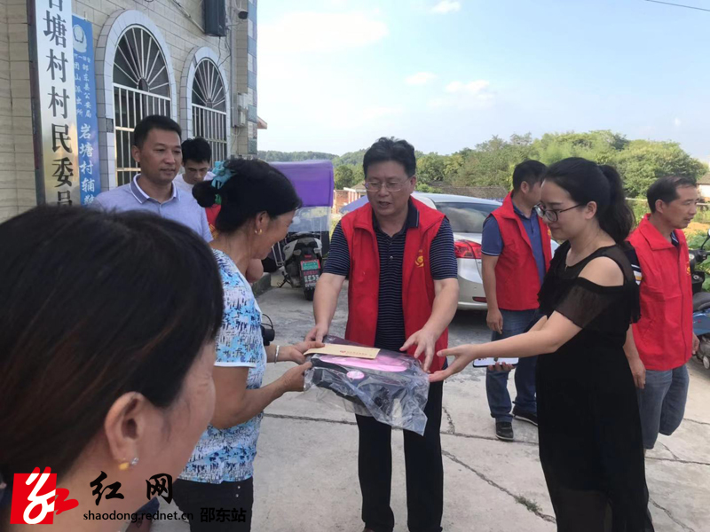 邵东中医医院党员志愿者帮助留守儿童情感“脱贫”(图1)