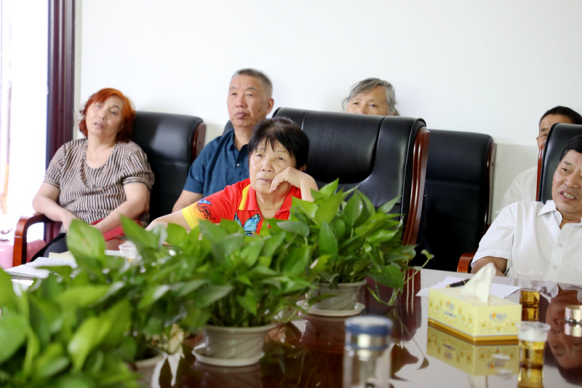 邵东市政府办退休党支部开展“不忘初心、牢记使命”主题教育系列活动(图2)