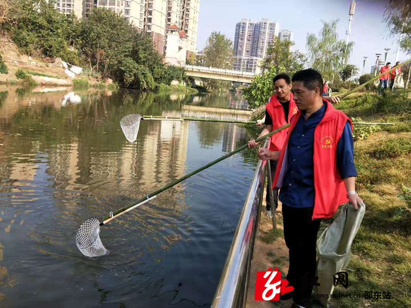邵东经开区开展“桐江河 环保行”志愿服务活动(图1)