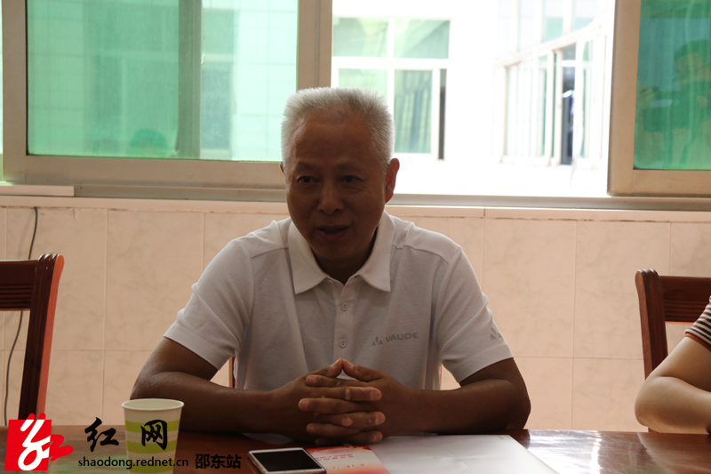 邵阳市政协副主席徐桂阳来邵东市慰问全国劳模顾新红(图1)