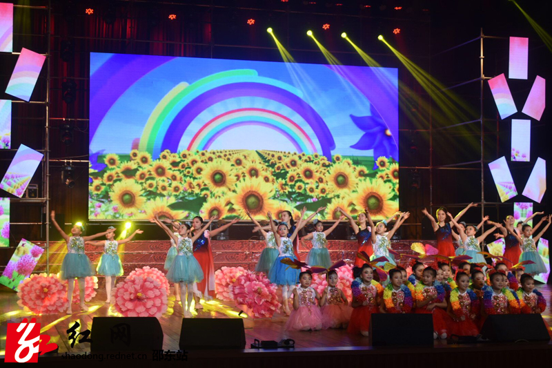 邵东举行庆祝新中国成立70周年暨第35个教师节文艺汇演(图1)
