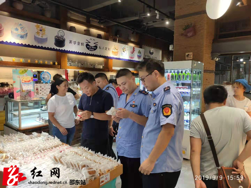 邵东市监局开展节前食品安全大检查(图1)