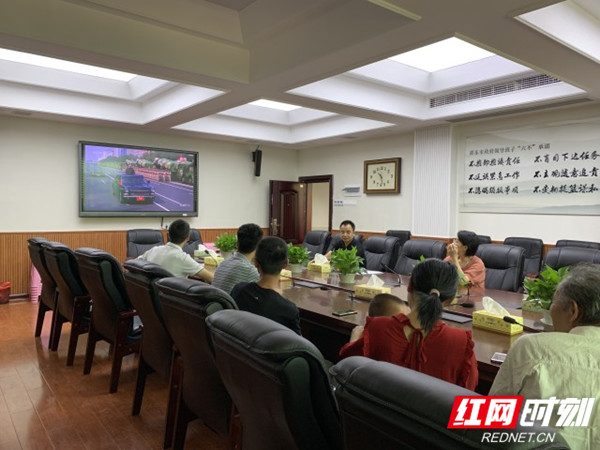 邵东举行升国旗仪式  庆祝中华人民共和国成立70周年(图7)