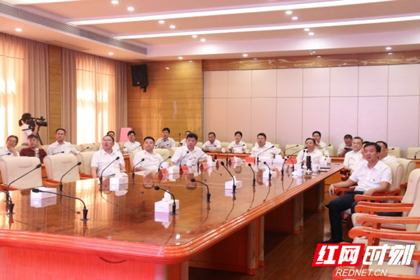 邵东举行升国旗仪式  庆祝中华人民共和国成立70周年(图4)