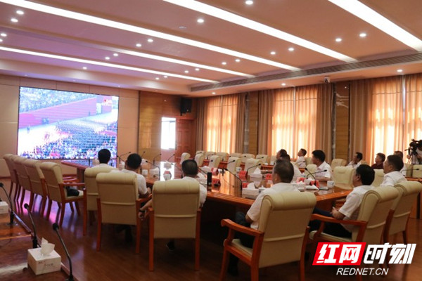 邵东举行升国旗仪式  庆祝中华人民共和国成立70周年(图5)