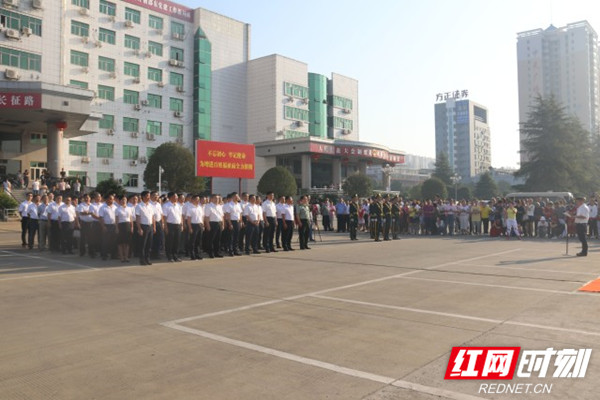 邵东举行升国旗仪式  庆祝中华人民共和国成立70周年(图3)