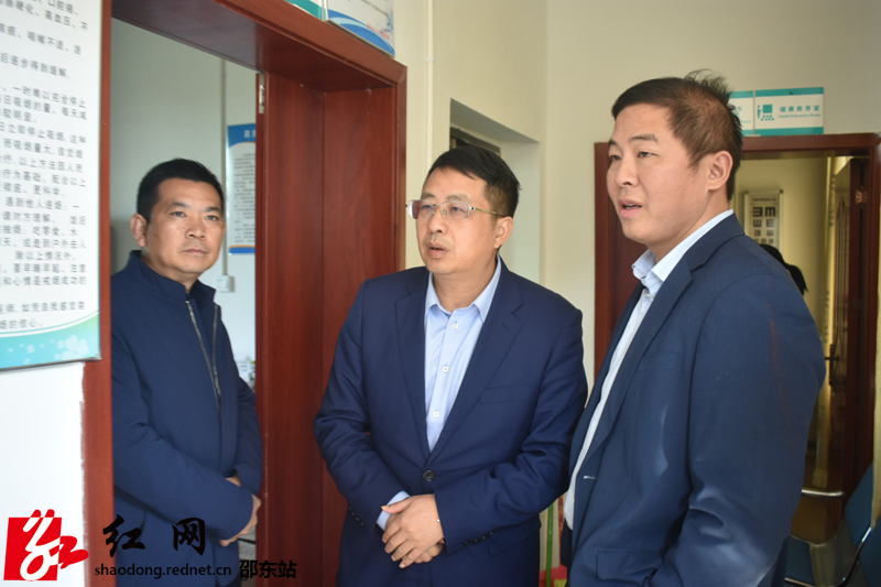 沈志定到九龙岭镇走访贫困村(图2)