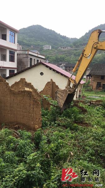 斫曹乡全面启动拆旧复垦项目 建设美丽乡村(图1)