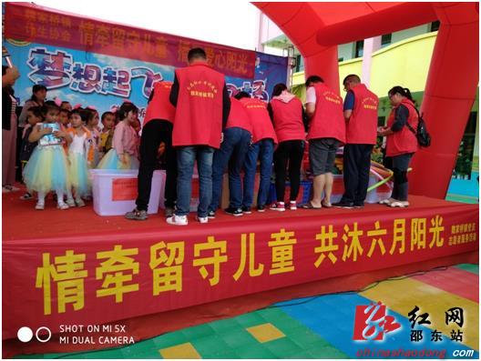 魏家桥镇开展“情牵留守儿童 共沐六月阳光”党员志愿服务活动(图4)