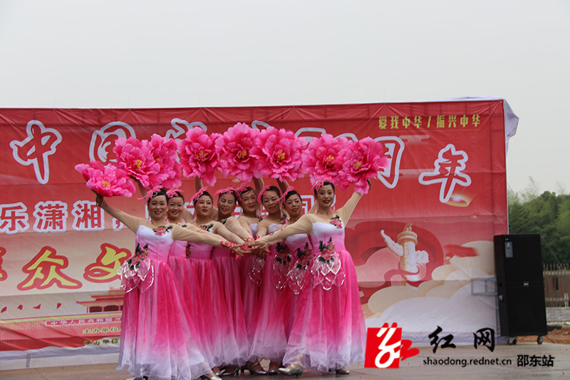 邵东县“欢乐潇湘”文艺汇演在牛马司镇拉开帷幕(图2)