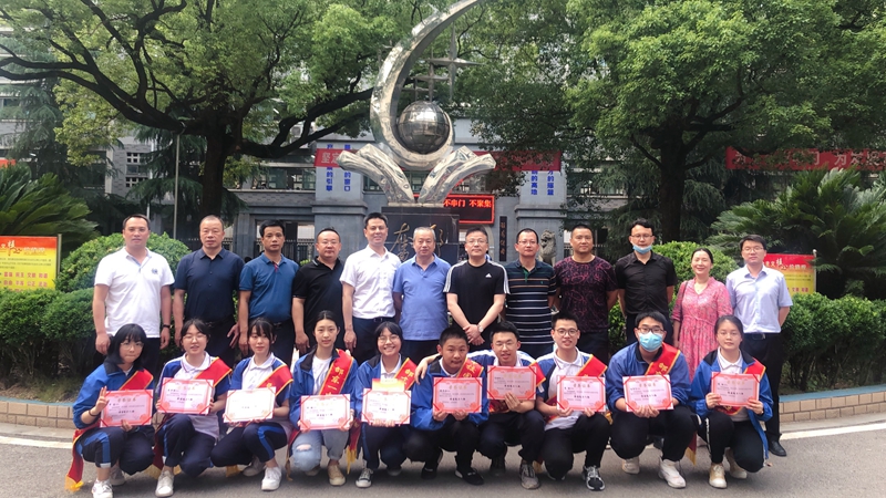 邵东一中第四届校园十大魅力人物表彰大会召开