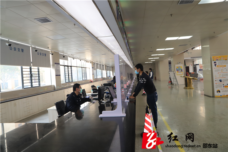 邵东交警办事窗口加强疫情防控切实服务群众(图2)
