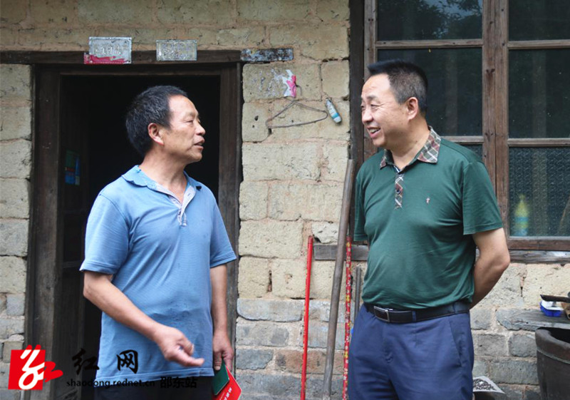邵东审计局机关开展“四个一”活动助力脱贫攻坚(图1)