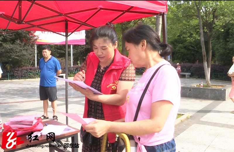 邵东市林业局开展“创建省级森林城市”志愿者宣传活动(图1)
