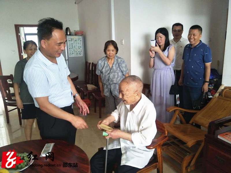 邵东退役军人事务局：“八一”慰问 致敬最可爱的人(图1)