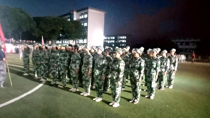 邵东三中高一新生精神抖擞迎军训(图2)