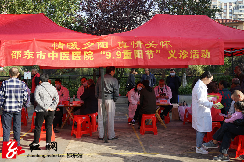 邵东市中医医院下乡镇进社区开展“九九重阳节”送温暖义诊活动(图1)