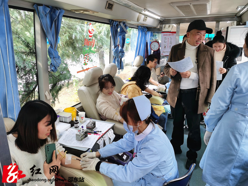 邵东市教育局：“撸袖”齐上阵 爱心暖寒冬(图1)