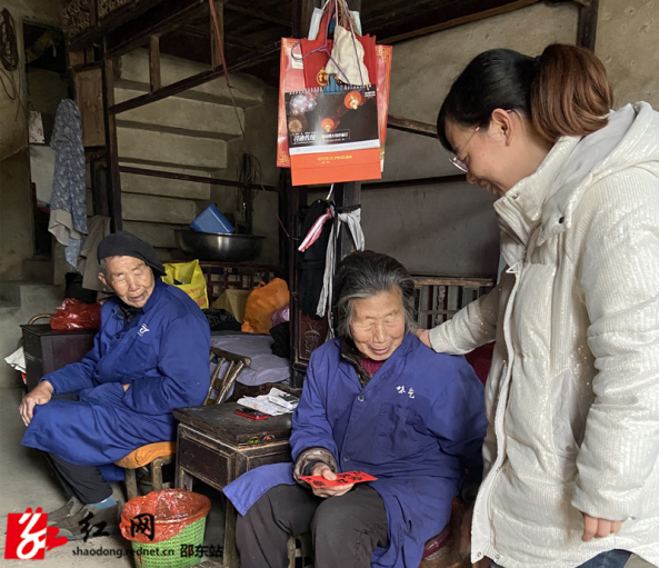邵东市工伤失业保险服务中心开展“春风行动”走访慰问活动(图1)