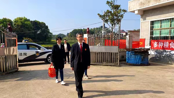 邵东法院：开庭到农家 真情暖民心(图2)