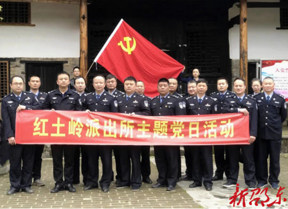 红土岭派出所到贺绿汀故居开展红色主题教育活动(图1)