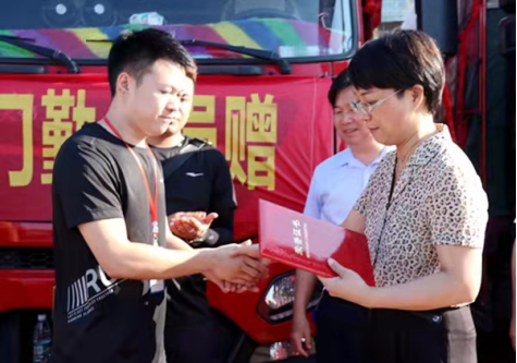 邵东爱心企业向河南灾区捐赠抗洪救灾款物20万元(图4)