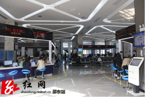 邵东市行政审批服务局：吹响创文“冲锋号” 打出服务“组合拳”(图1)