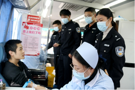 市公安局组织开展无偿献血活动(图2)