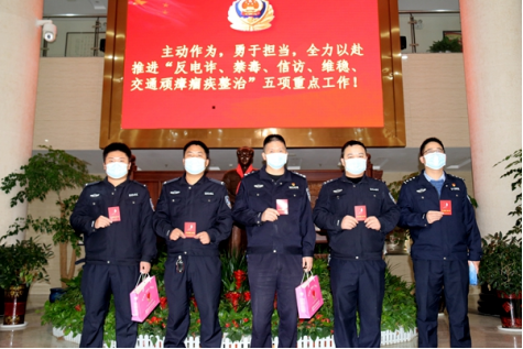 市公安局组织开展无偿献血活动(图4)