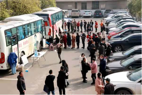 爱心如潮情暖寒冬 邵东市红十字会携手黑田铺镇开展团体献血活动(图1)