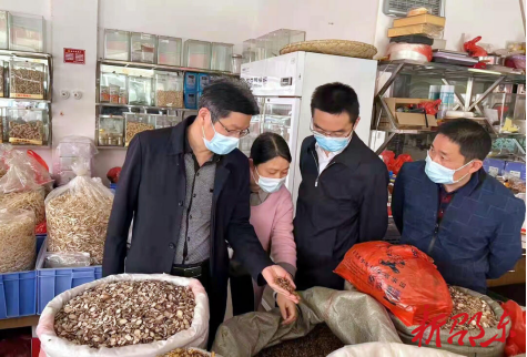 邵阳市监局调研组到廉桥中药材市场调研防疫用中药材质量(图1)