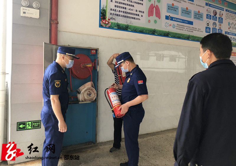 消防大队开展学校消防安全检查 全力护航高考(图1)