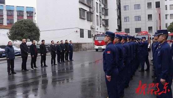 周玉凡带队走访慰问驻邵部队官兵和消防救援人员(图2)