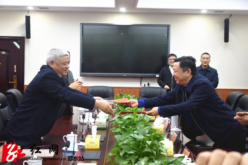 邵东市政府与湖南黄金集团签署战略合作框架协议(图1)