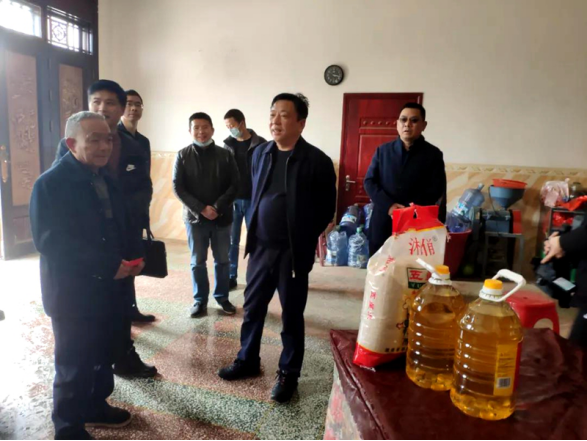 周玉凡到流泽镇走访慰问困难群众(图1)