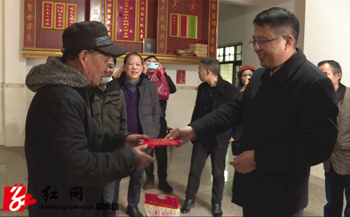 沈志定走访慰问困难群众(图1)