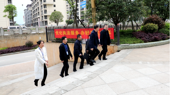 陈业华到邵东市行政审批服务局调研(图1)
