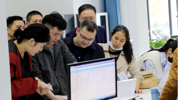 陈业华到邵东市行政审批服务局调研(图2)