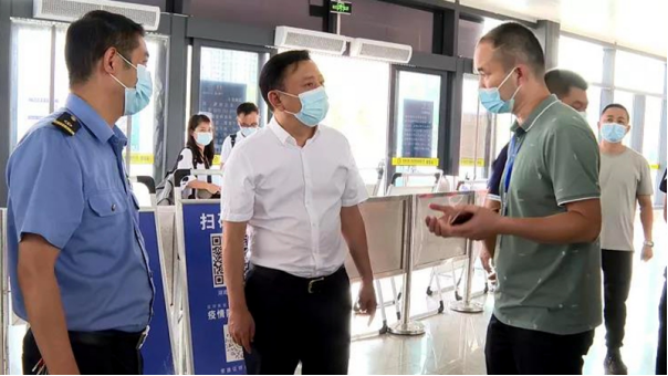 周玉凡深入一线调研督导 抓实抓细疫情防控工作(图3)