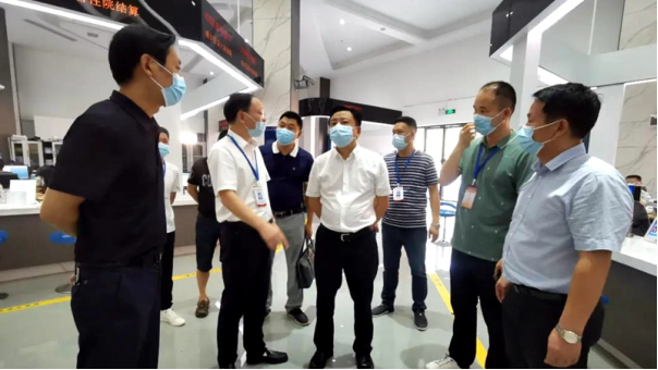 周玉凡深入一线调研督导 抓实抓细疫情防控工作(图1)