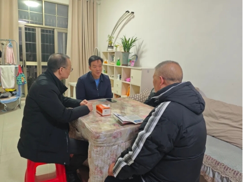 心连心走基层邵东万名干部访万户提供“上门式”服务(图3)