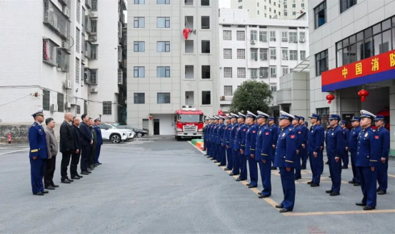 邵东市领导走访慰问驻邵部队官兵和消防救援人员(图1)
