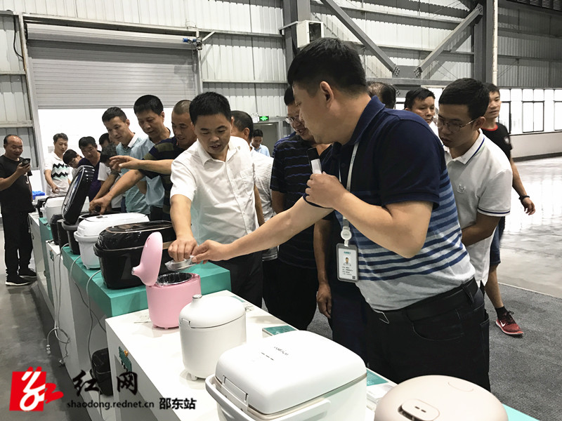 斫曹乡组织村党支部书记外出考察学习(图1)