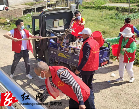 三兴社区开展河道清理整治活动(图2)